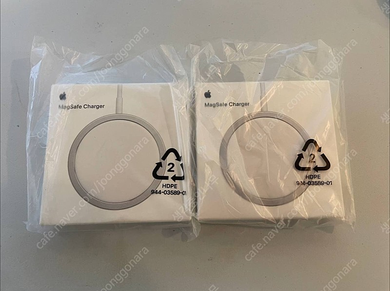 애플 맥세이프 무선 충전기 미개봉 새상품 판매합니다.