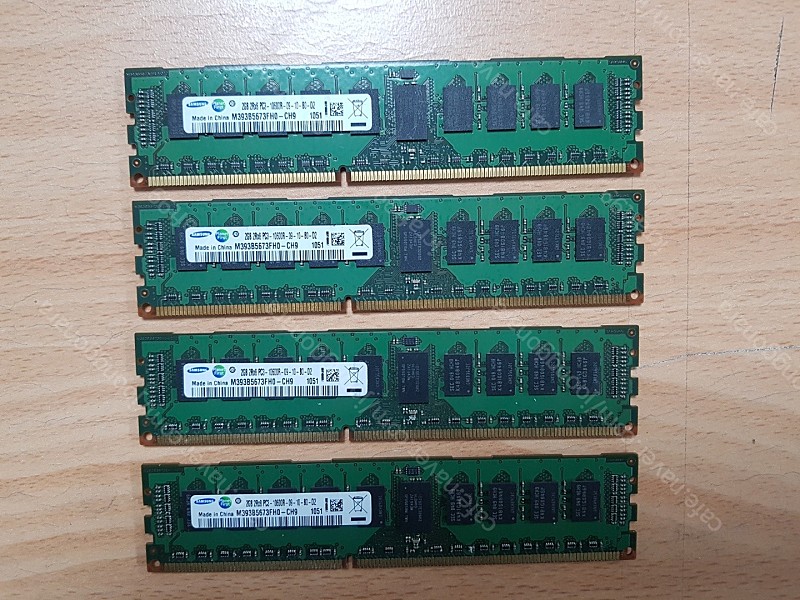 DDR3 10600R 2G 메모리4개 팝니다. 서버용