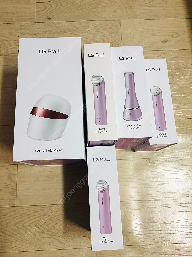 (가격인하)LG전자 프라엘 더마 LED 마스크, 토탈리프트업 케어2개, 듀얼모션 클렌저, 부스터 셋트로 판매합니다!