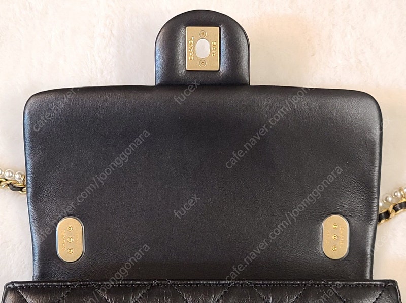 샤넬 20FW 진주레더체인 스트랩 미니 플랩백 AS2210--9