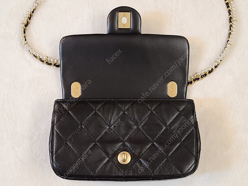 샤넬 20FW 진주레더체인 스트랩 미니 플랩백 AS2210--8