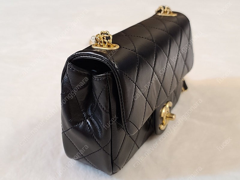 샤넬 20FW 진주레더체인 스트랩 미니 플랩백 AS2210--6